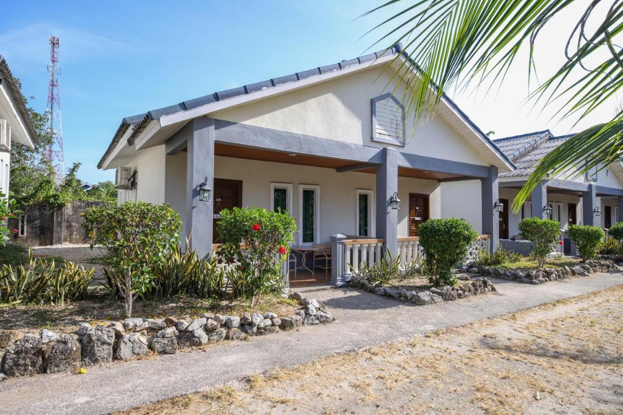 Oyo 89679 Dream Garden Resort Ayer Hangat Exterior foto